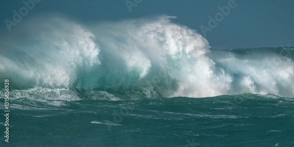 Obraz waves crashing on the rocks