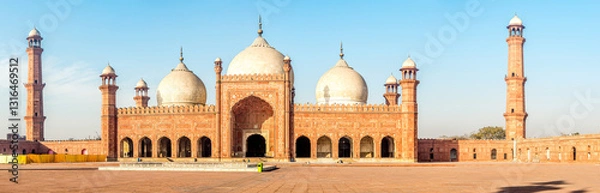 Fototapeta Panoramic view at the Badshahi Mosque in Lahore - Pakistan