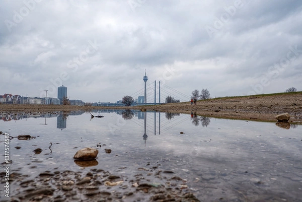 Obraz Rheinufer, Brücke und Ansicht von Düsseldorf