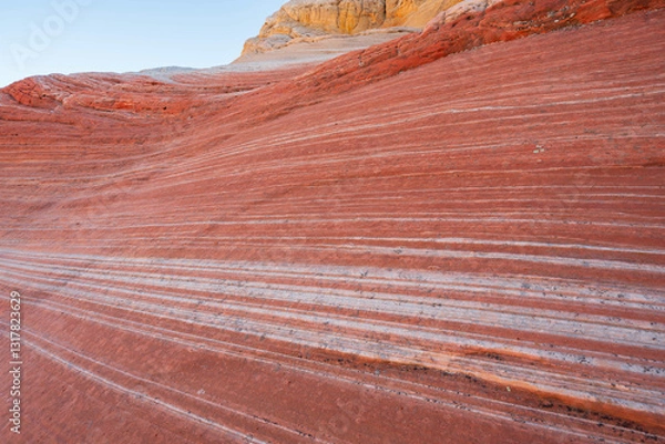 Obraz White Pocket in the Vermilion Cliffs National Monument Showcases Striking Rock Formations at Dawn