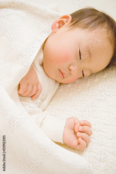 Obraz オーガニックコットンに包まれた生後16ヶ月の男の子