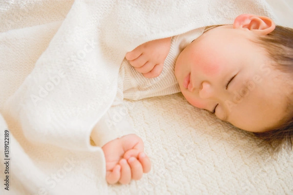 Obraz オーガニックコットンに包まれた生後16ヶ月の男の子