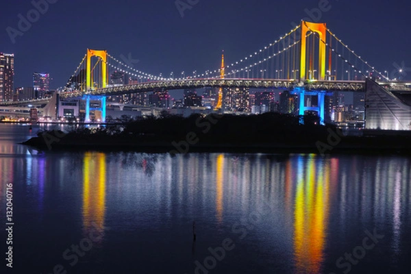 Fototapeta 虹色にライトアップされたレインボーブリッジ