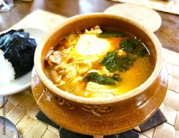 Obraz 駅弁の土鍋で作った韓国料理の豆腐チゲ