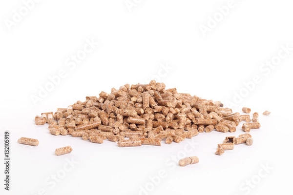 Fototapeta Holzpellets auf weissem Hintergrund