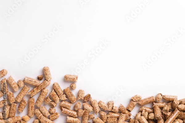 Fototapeta Holzpellets auf weissem Hintergrund