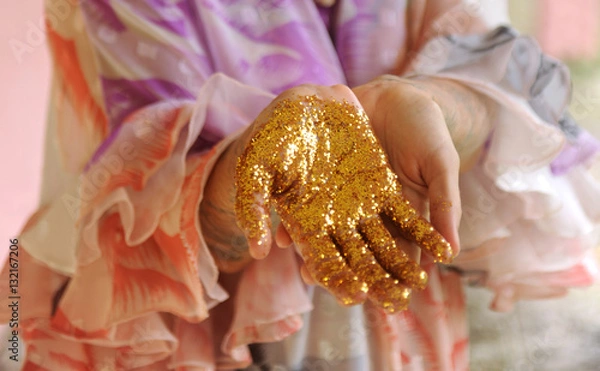 Obraz Woman's hand covered in gold glitter
