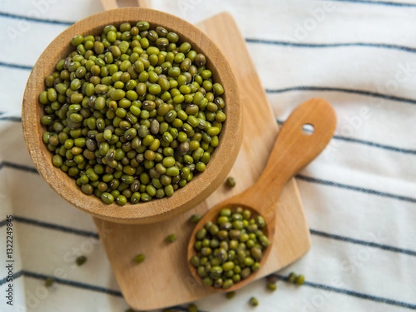 Fototapeta Mung beans (Vigna radiata) are small edible beans that are usually sold dried or sprouted.