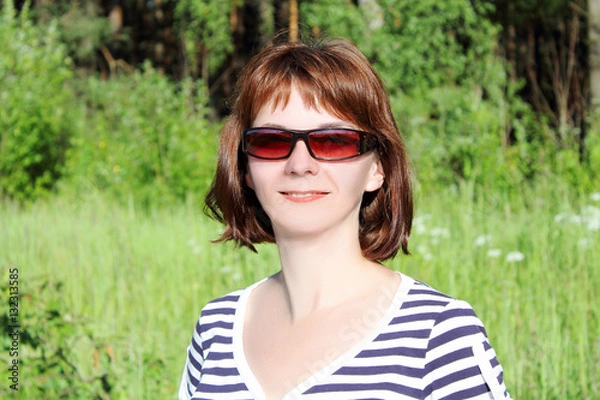 Fototapeta женщина на прогулке 