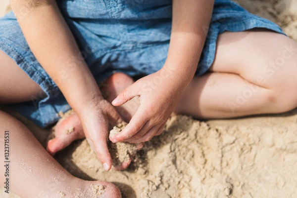 Obraz hands on the sand