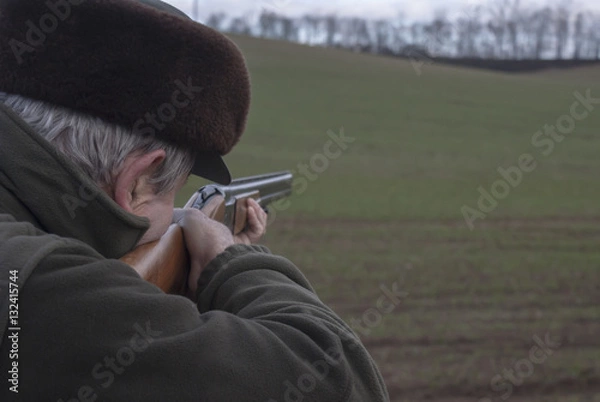 Obraz Man shooting with shotgun