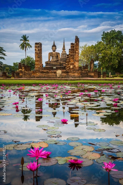 Fototapeta Buddha Statue at Wat Mahathat in Sukhothai Historical Park.