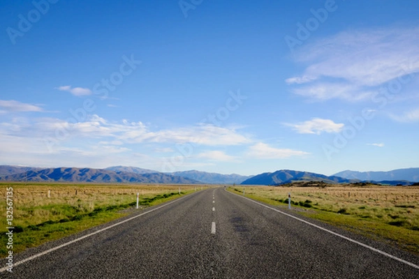 Obraz Highway 8, the road between Lake Tekapo and Lake Pukaki in the South Island, during spring season of New Zealand.