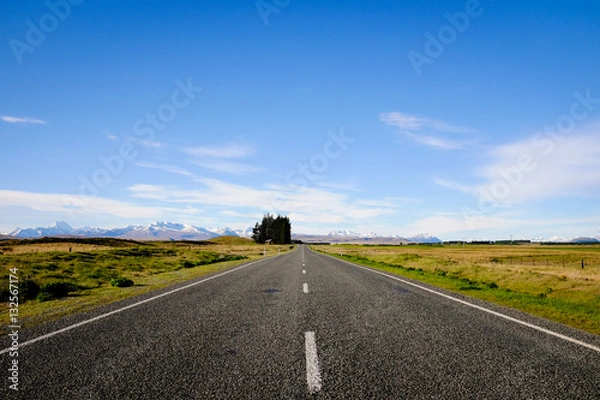 Obraz Highway 8, the road between Lake Tekapo and Lake Pukaki in the South Island, during spring season of New Zealand.