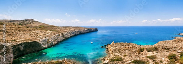 Obraz Clear turquoise water of popular tourist attraction on Malta