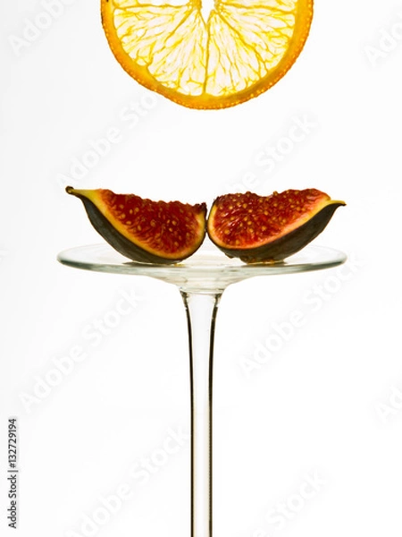 Obraz Two figs on a reversed glass