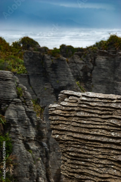 Fototapeta Eroded limestone rocks at Dolomite Point on the west coast of the South Island of New Zealand.  Known as 'Pancake Rocks' due to their layered appearance.