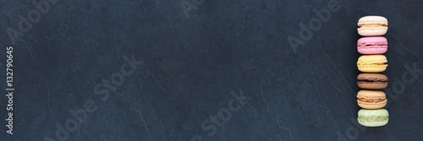 Fototapeta Macarons sur ardoise, carte , menu