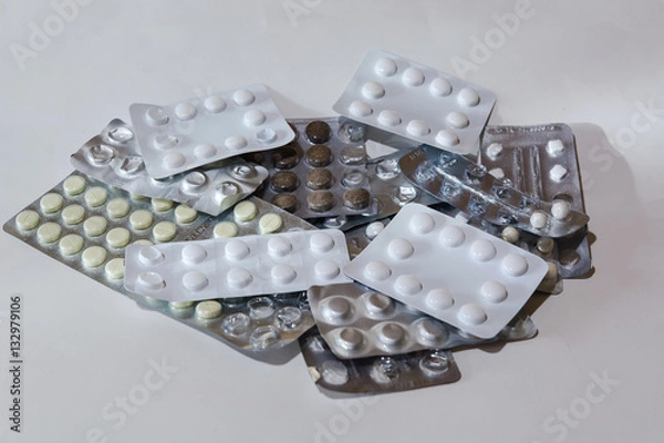 Obraz Pills on a white background