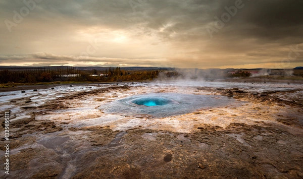 Fototapeta Exploring the breathtaking Strokkur geyser in Iceland during a dramatic sunset