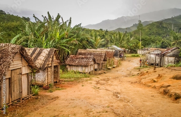 Fototapeta Mała wioska na wiejskim Madagaskarze
