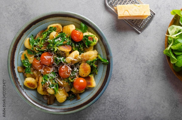 Obraz Gnocchi with spinach, garlic and tomatoes