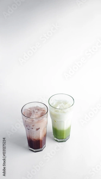 Obraz fresh iced drink of green tea and chocolate