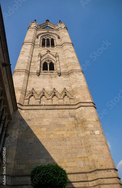 Obraz Under a Tall Tower