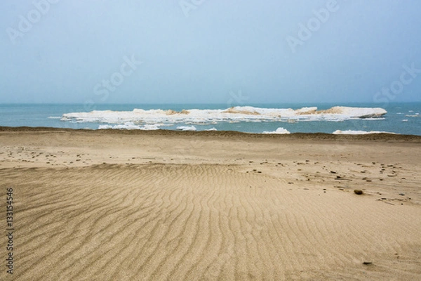 Obraz floating ice and sand dune