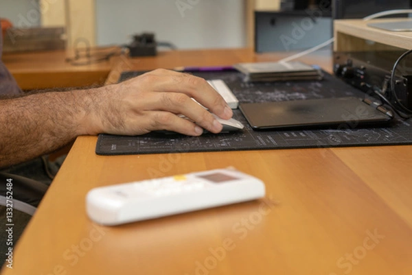 Fototapeta man working on computer