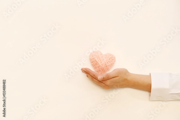 Obraz ハートと女性の手