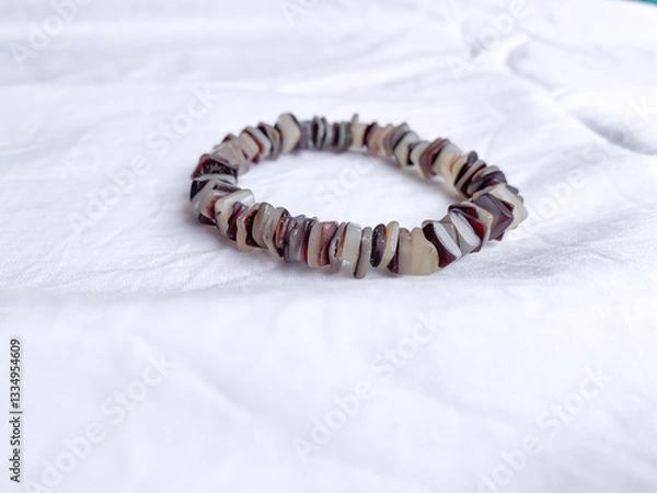 Obraz Bracelet with square cut hammer shell beads