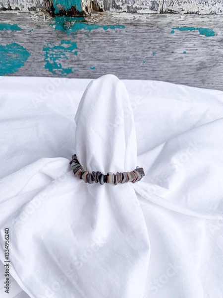 Obraz Bracelet with square cut hammer shell beads