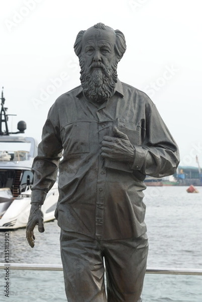 Obraz Monument to the writer Alexander Solzhenitsyn on the embankment in Vladivostok
