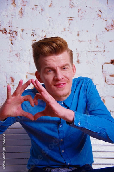 Obraz парень в синей рубашке 