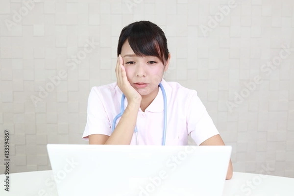 Obraz 疲れた看護師