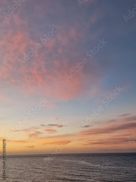 Obraz Golden Sunset Over Tranquil Waters