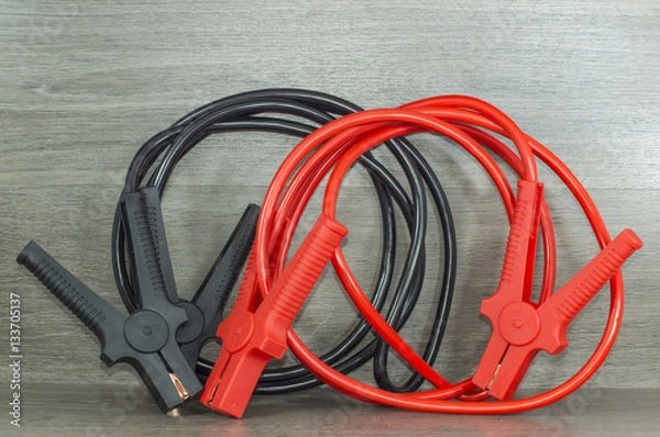 Fototapeta kit de cables de arranque con pinzas