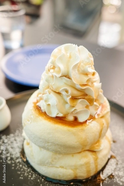 Obraz クリームがたっぷりのったパンケーキ