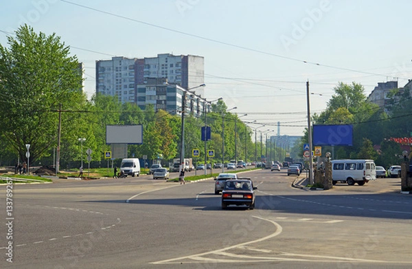 Fototapeta Выезд с перекрестка с круговым движением на улицу в Химках