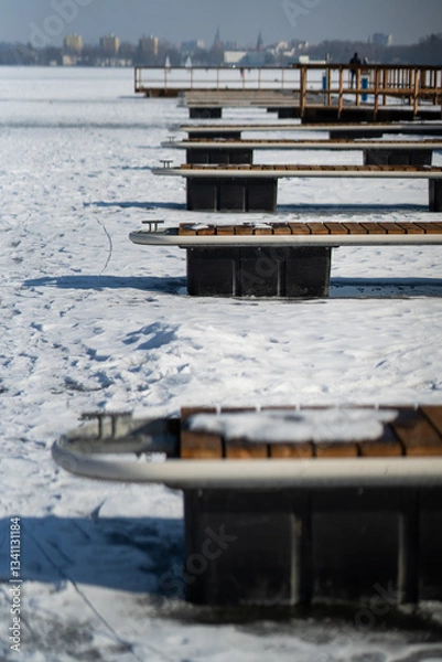 Obraz frozen marina - water jetties in the ice
