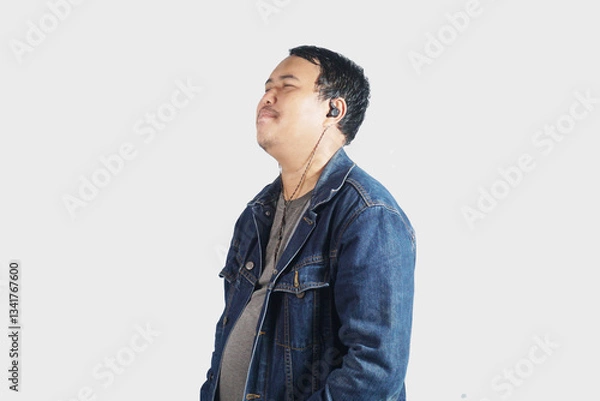 Fototapeta a indonesian people listening music with plain background