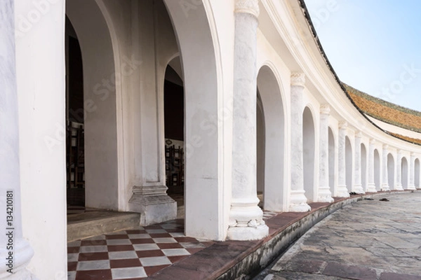 Obraz Sidewalk inside pathommachedi