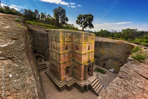 Fototapeta Etiopia, Lalibela. Monolityczny kościół św. Jerzego (Bet Giyorgis w języku amharskim) w kształcie krzyża. Kościoły Lalibeli znajdują się na Liście Światowego Dziedzictwa UNESCO
