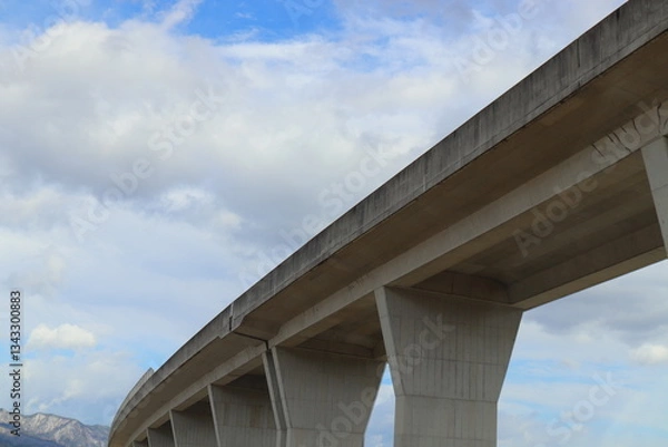 Obraz 都市の立体高速道路 高架が織りなす都市インフラの風景