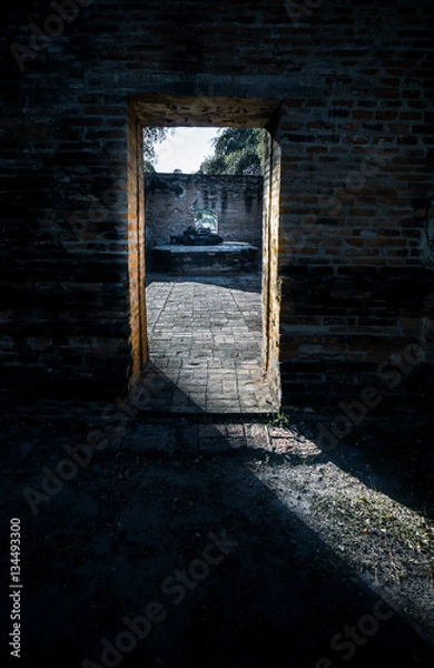 Obraz sunshine through the door