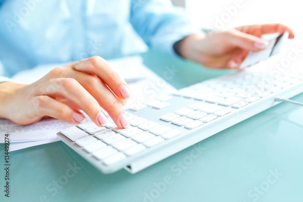 Fototapeta Hands using computer and credit card