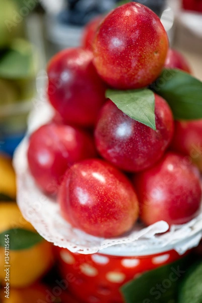 Fototapeta red apples in a bowl