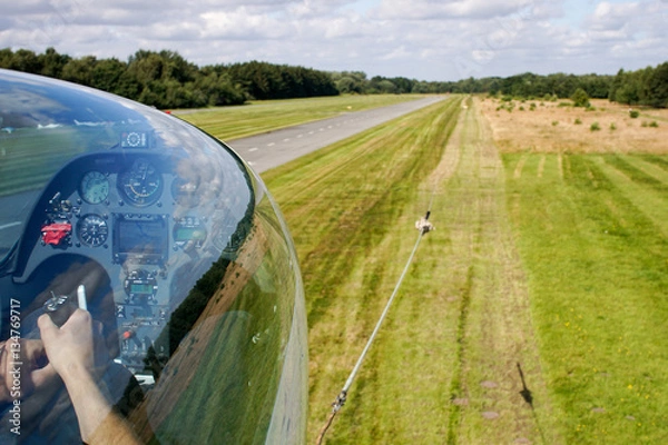 Fototapeta Start eines Segelflugzeuges an einer Seilwinde