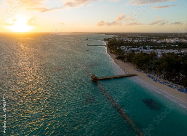Obraz A beautiful blue ocean with a sunset in the background